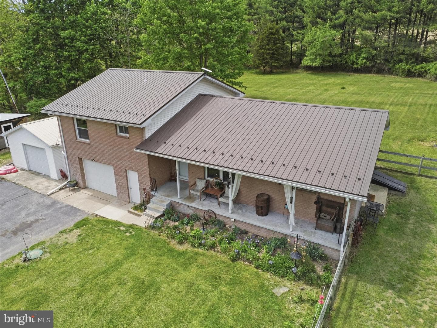 21725 Amberson Road photo 4
