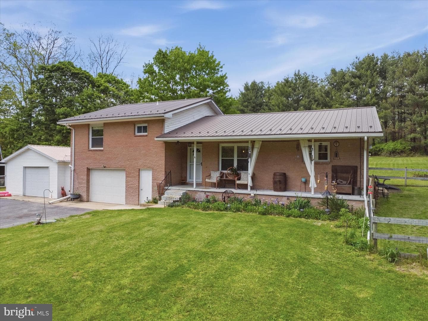 21725 Amberson Road photo 5