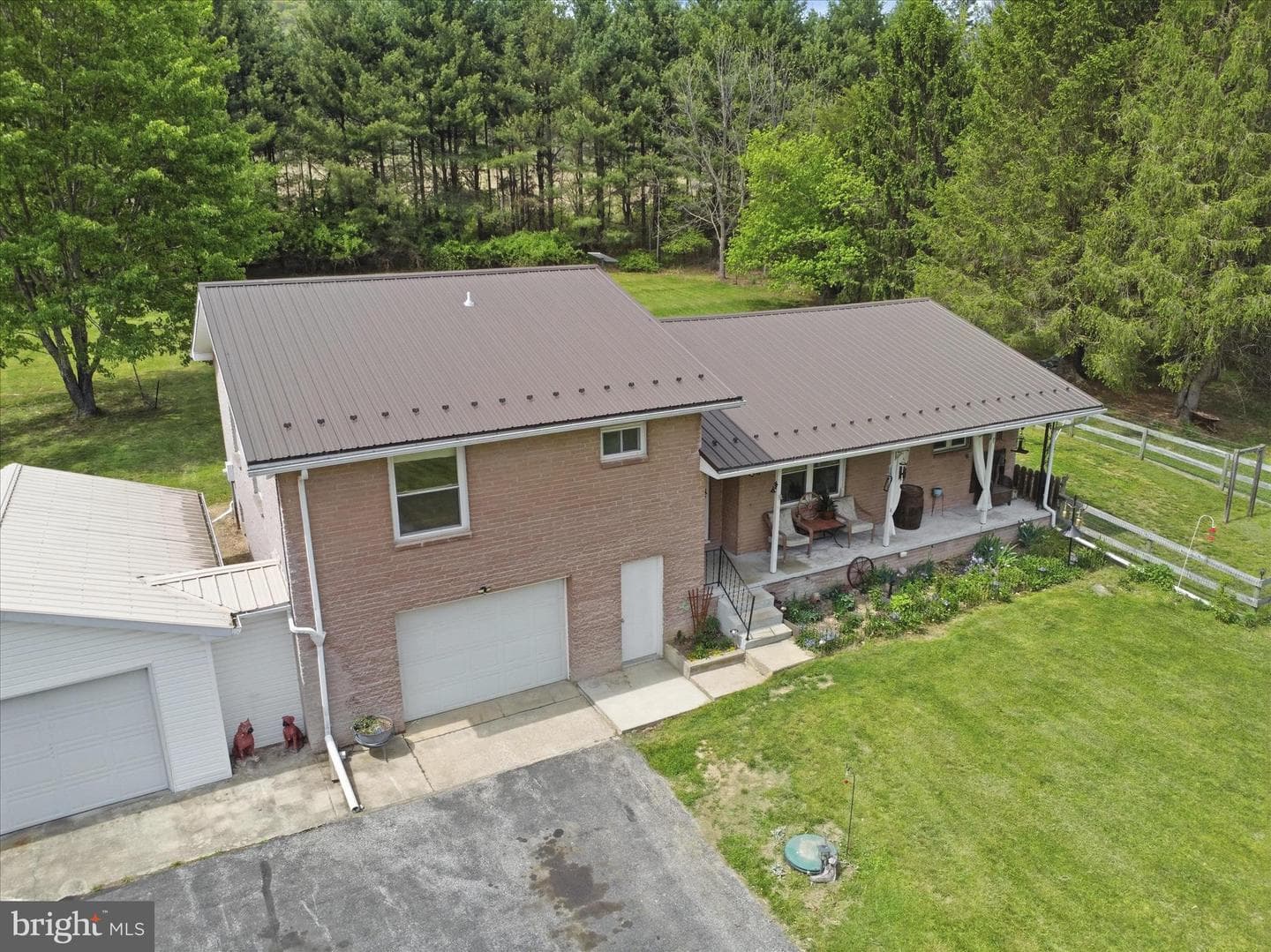 21725 Amberson Road photo 6
