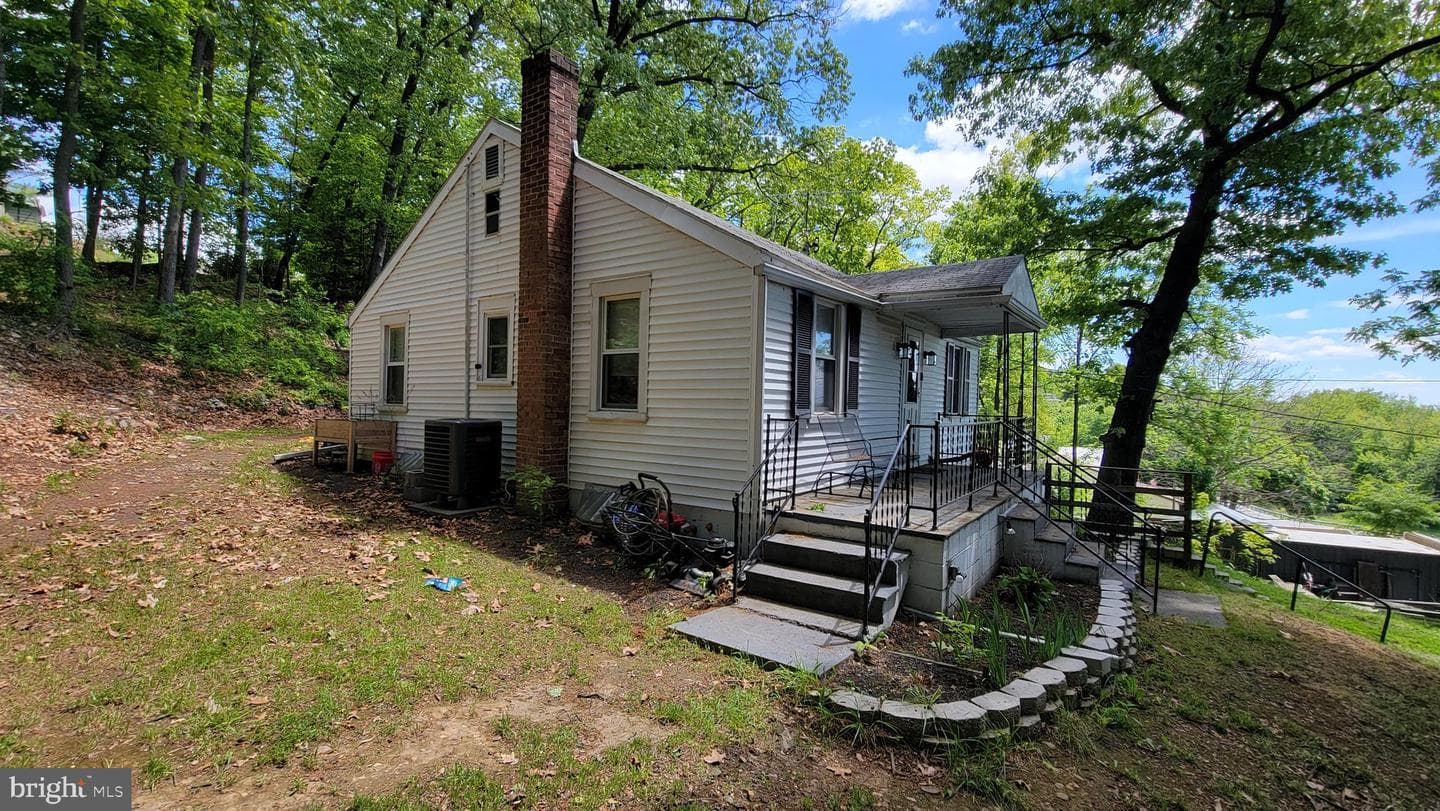 8958 Tomstown Road photo 2