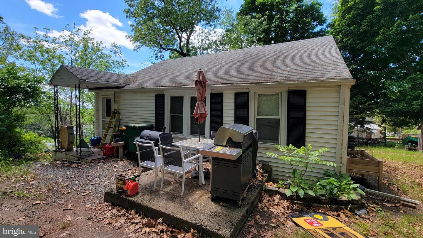 8958 Tomstown Road photo 3