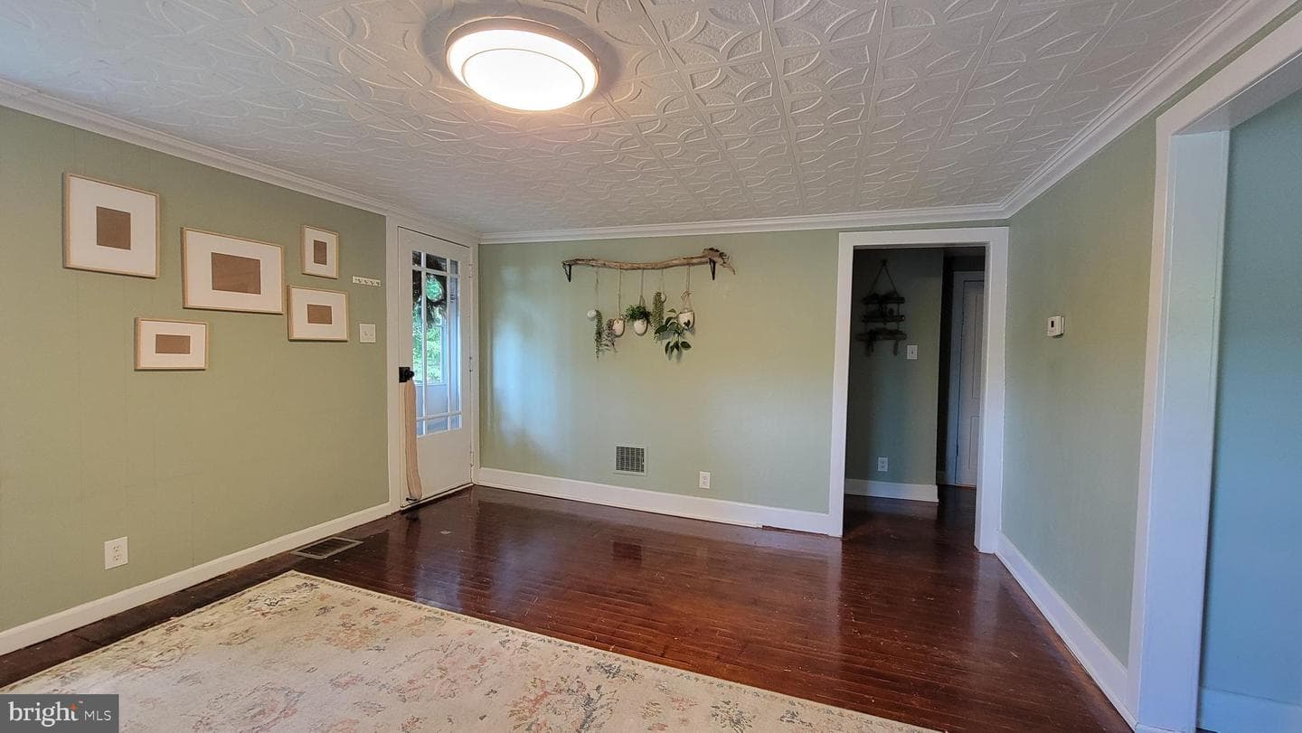 8958 Tomstown Road photo 5