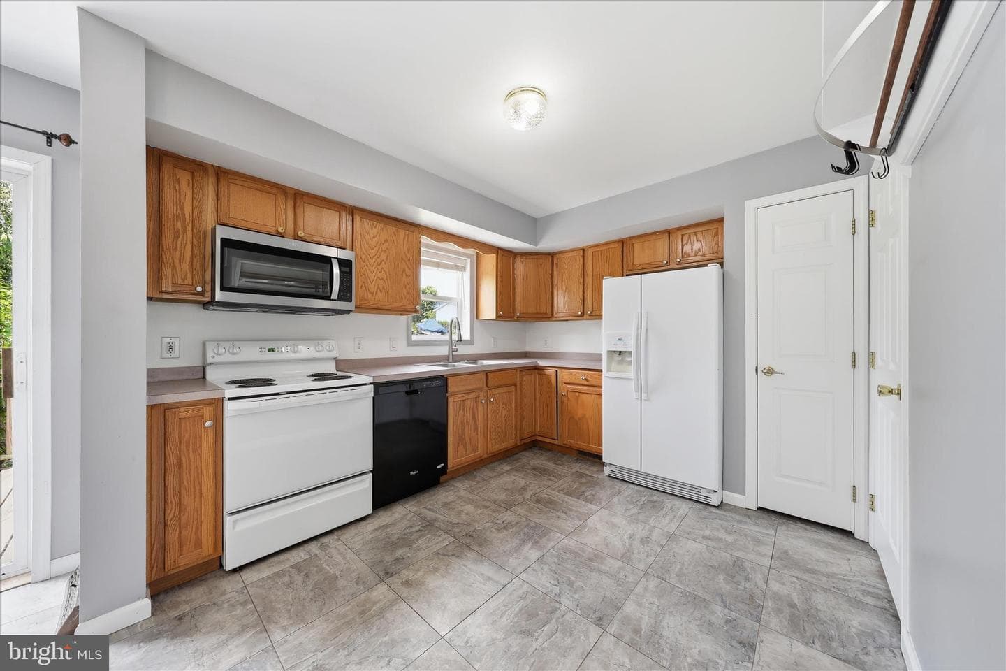 8757 Kings Road photo 13