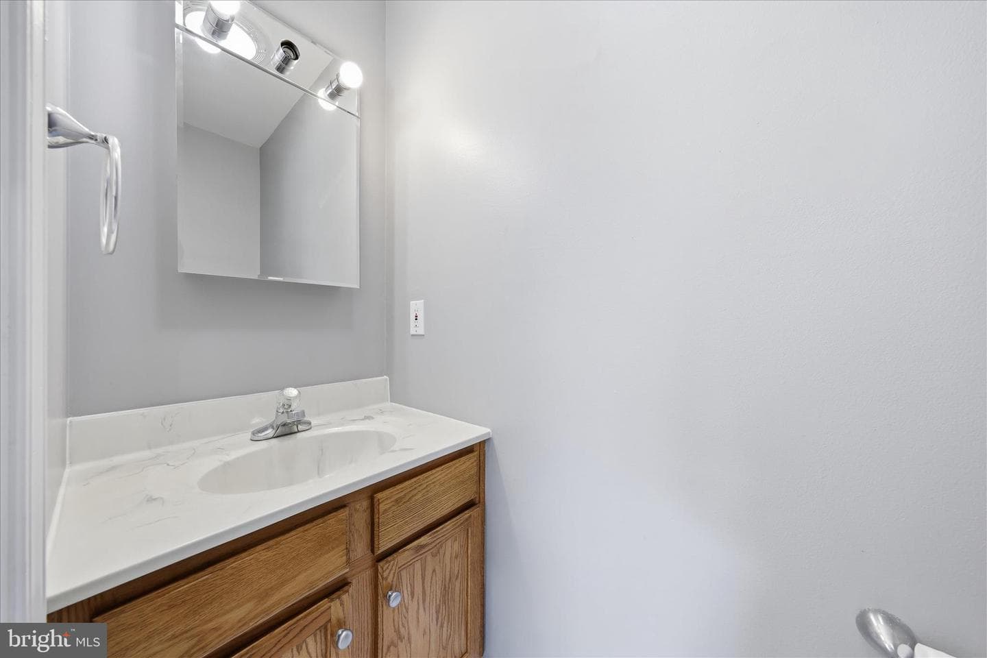 8757 Kings Road photo 18