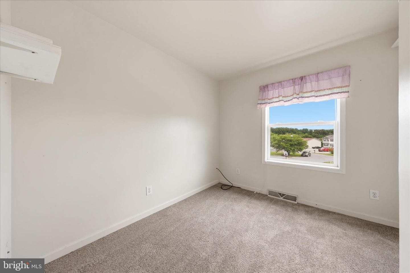 8757 Kings Road photo 24