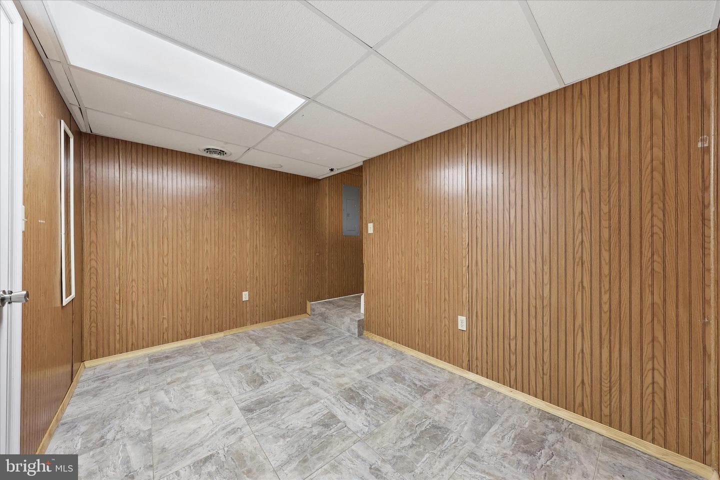 8757 Kings Road photo 36
