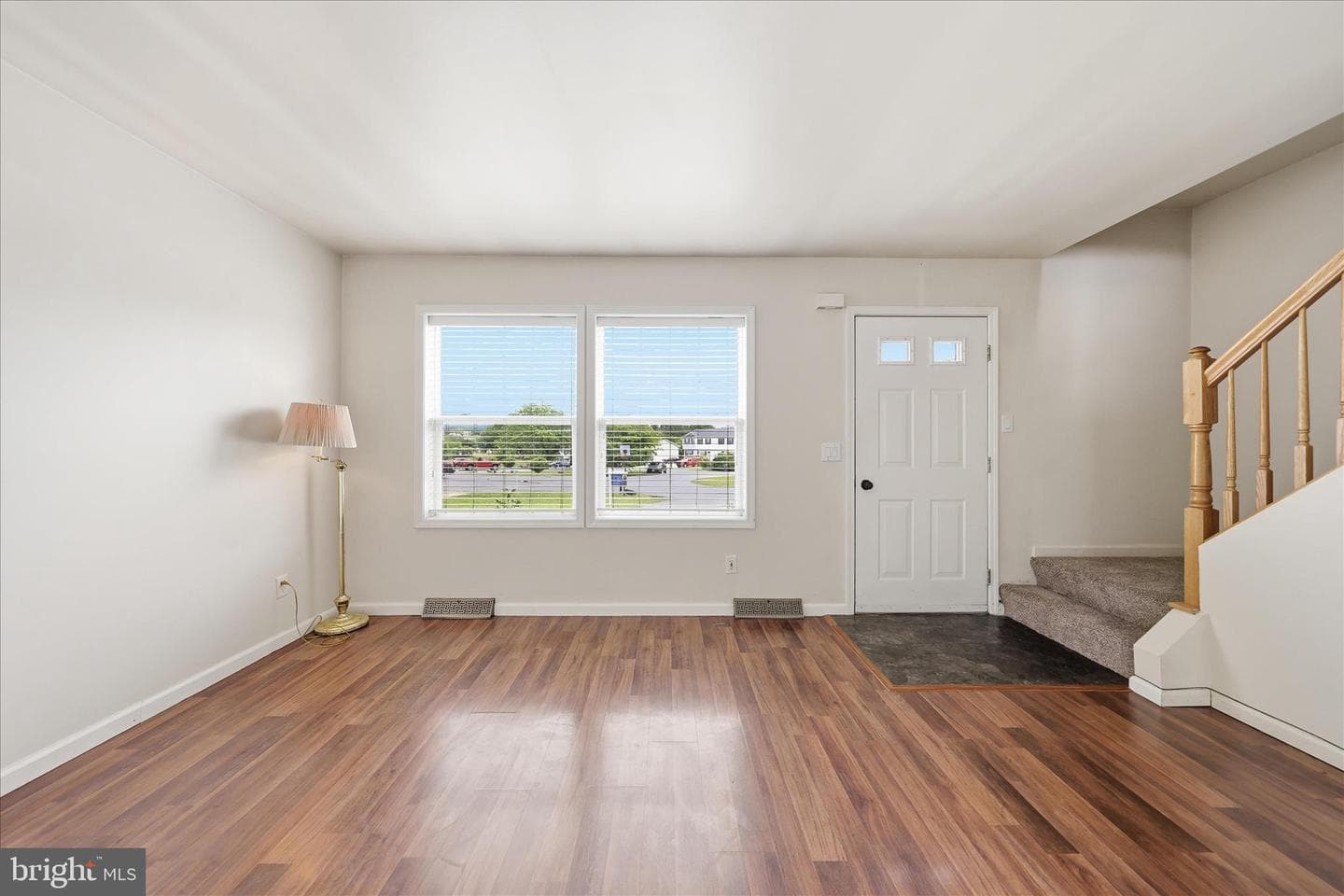 8757 Kings Road photo 4