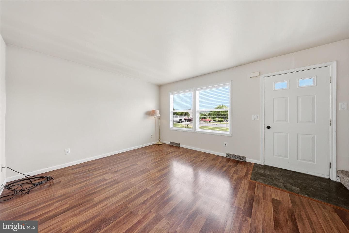 8757 Kings Road photo 6
