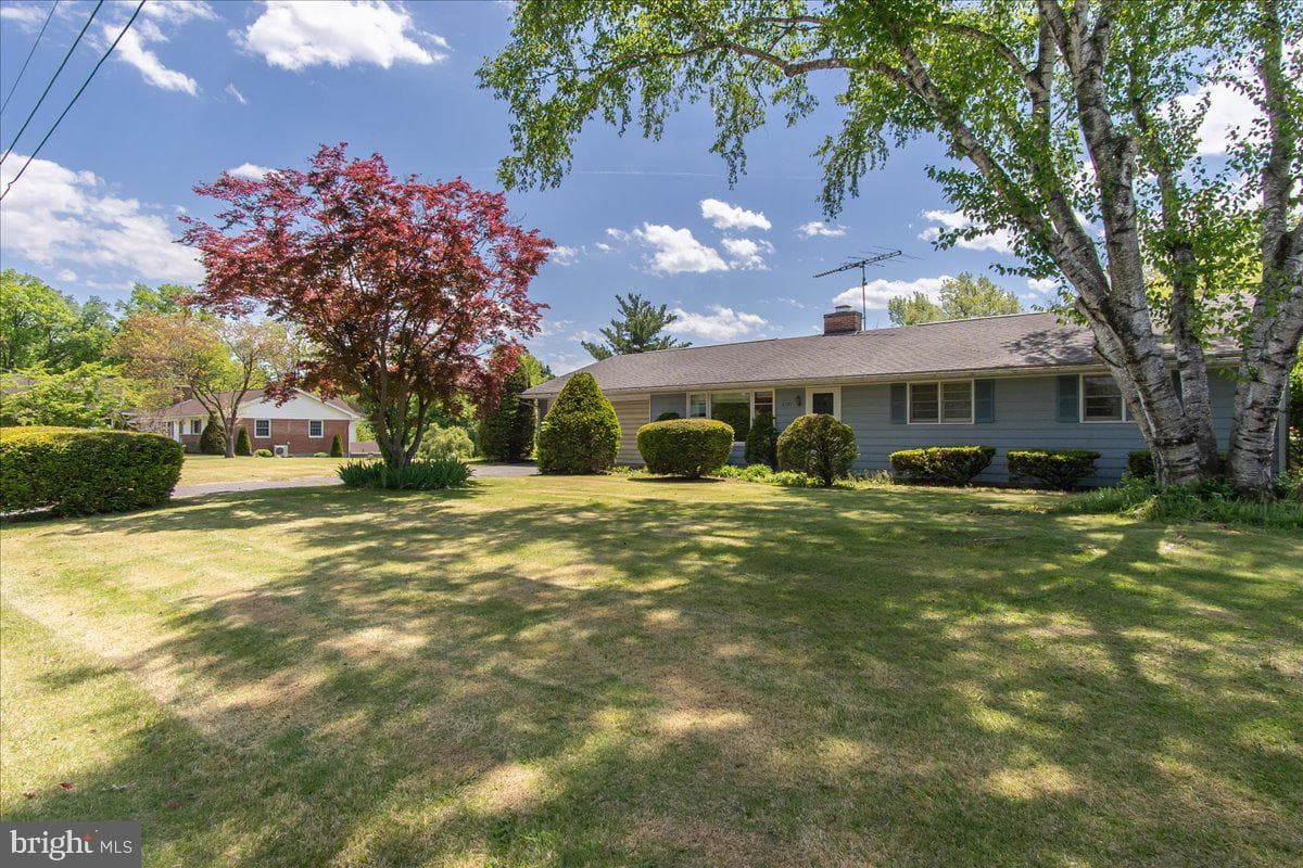 6391 Hillcrest