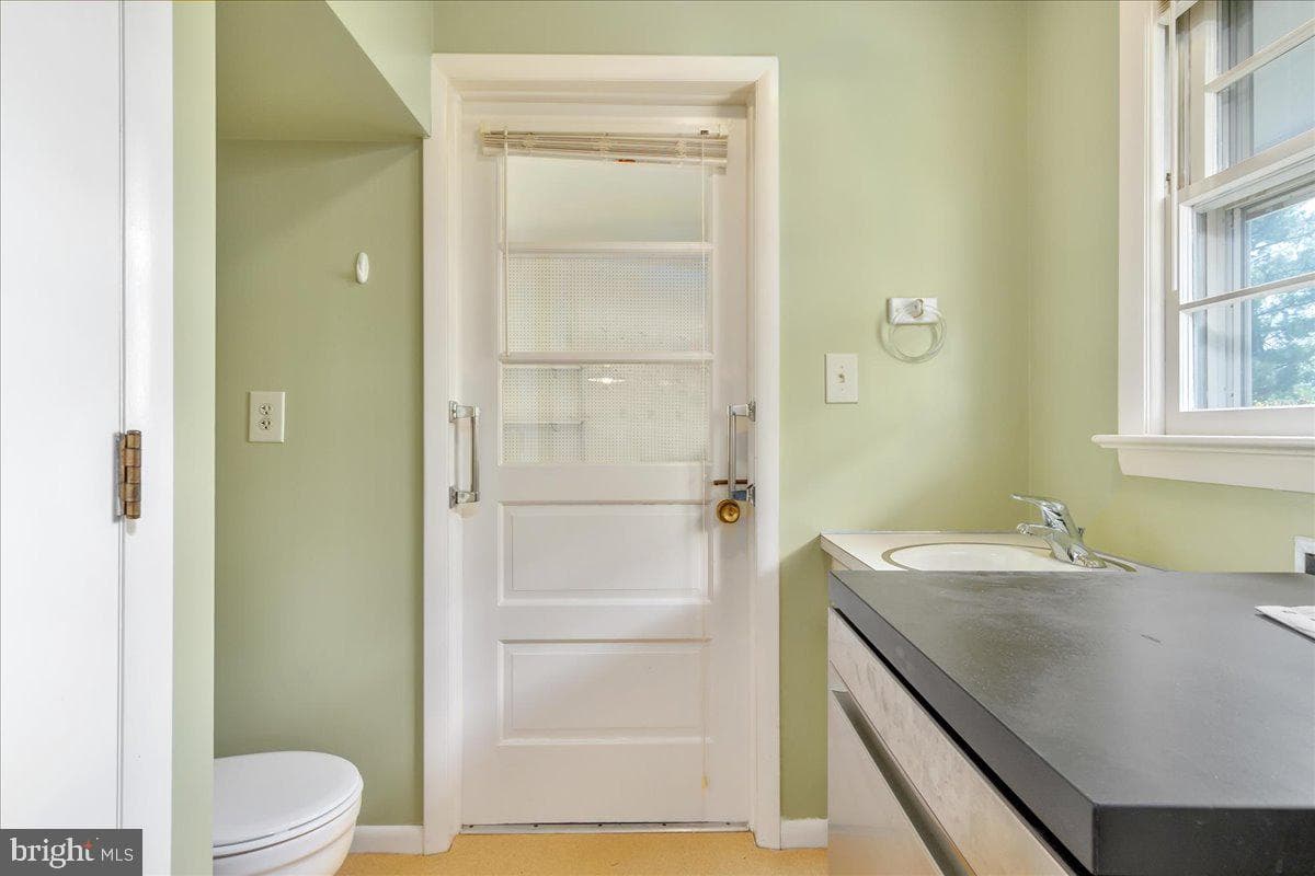 6391 Hillcrest photo 14