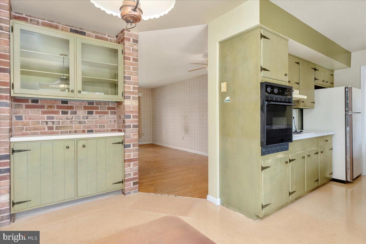 6391 Hillcrest photo 27