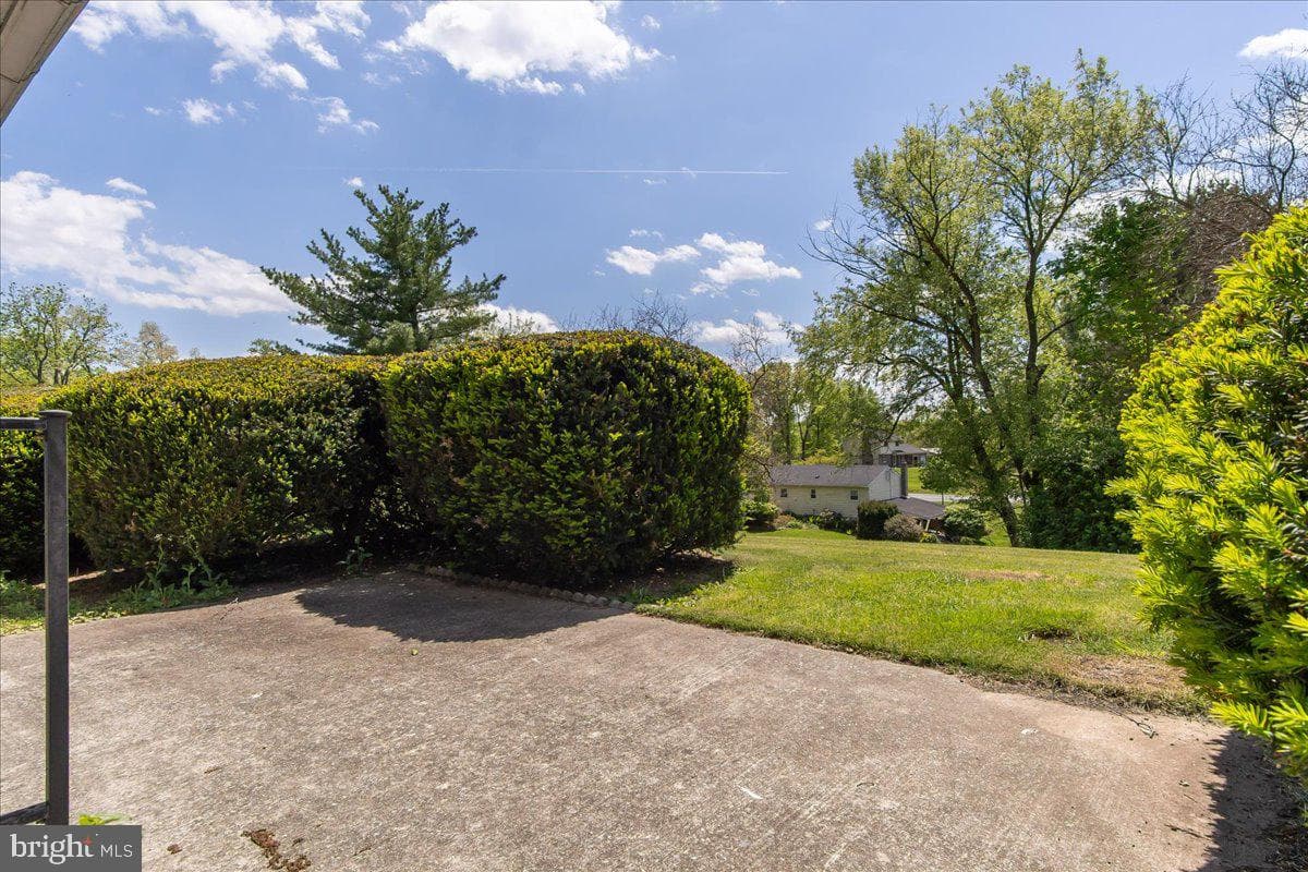 6391 Hillcrest photo 32
