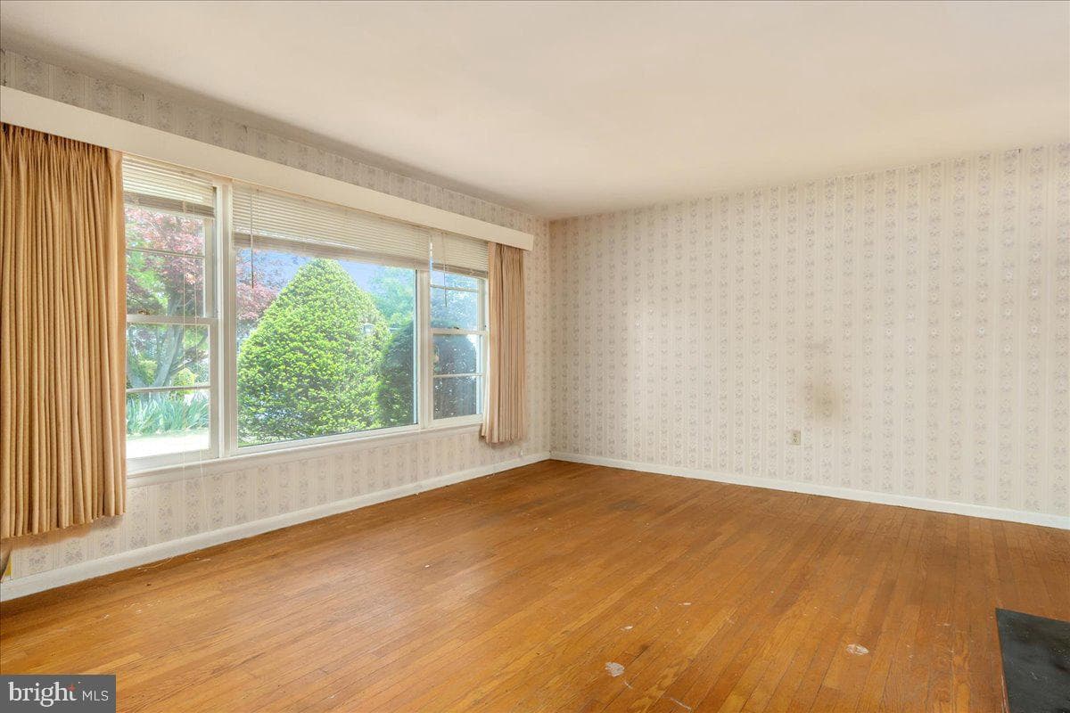 6391 Hillcrest photo 5