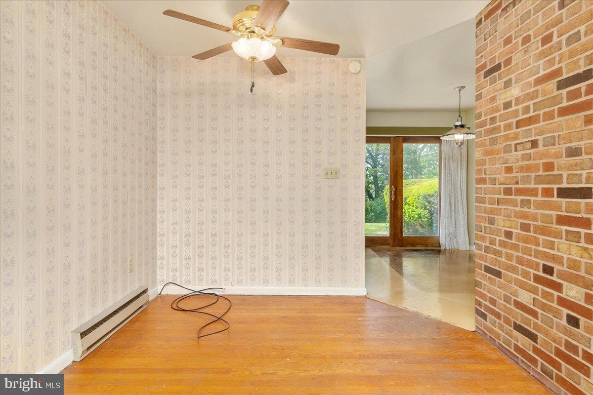 6391 Hillcrest photo 9