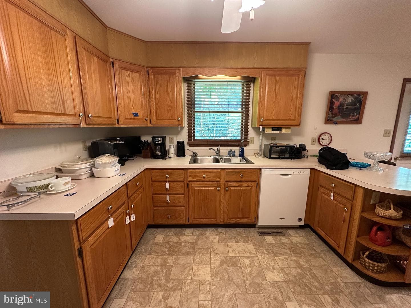 120 Chancellor Drive photo 32