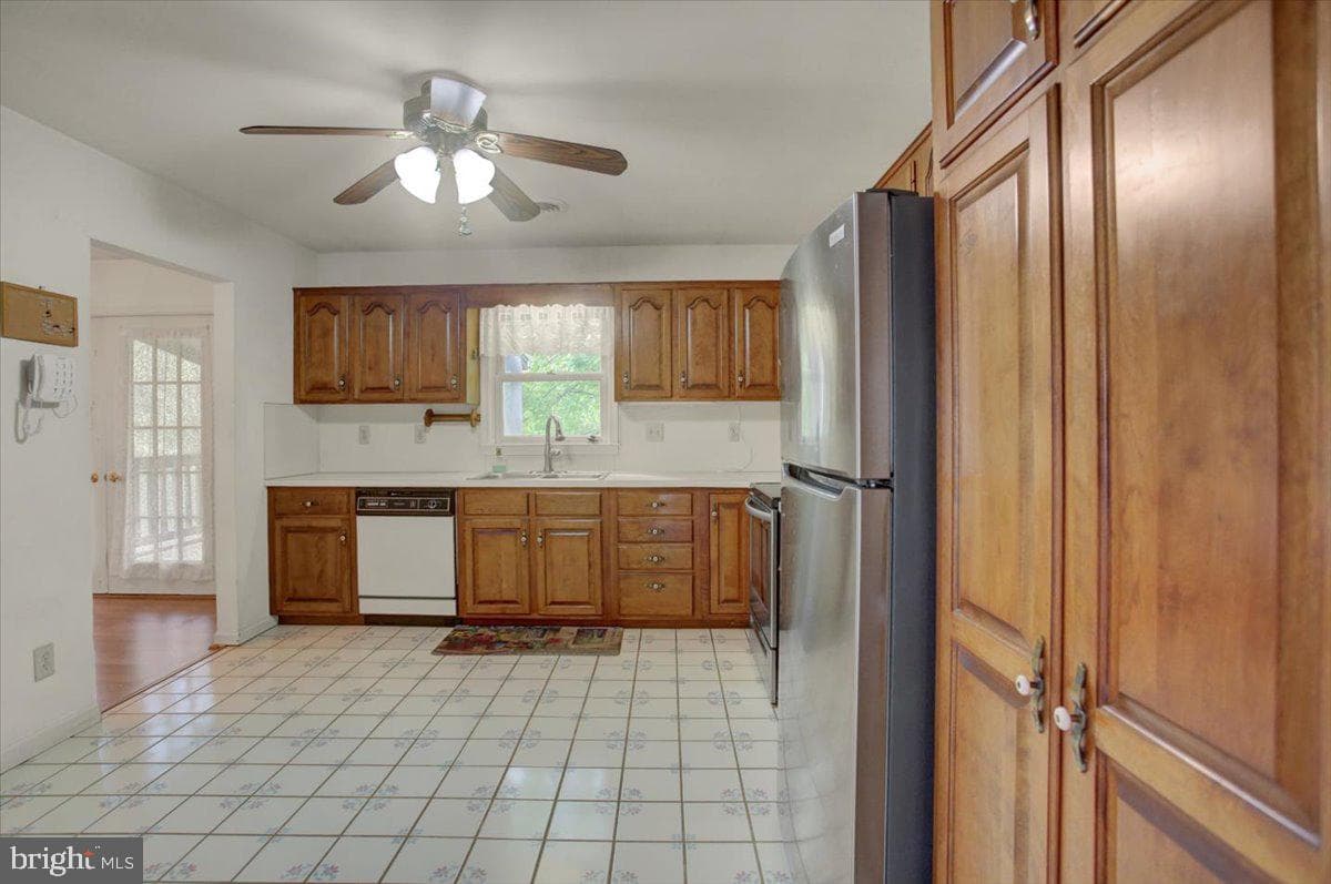 848 Carey Drive photo 12