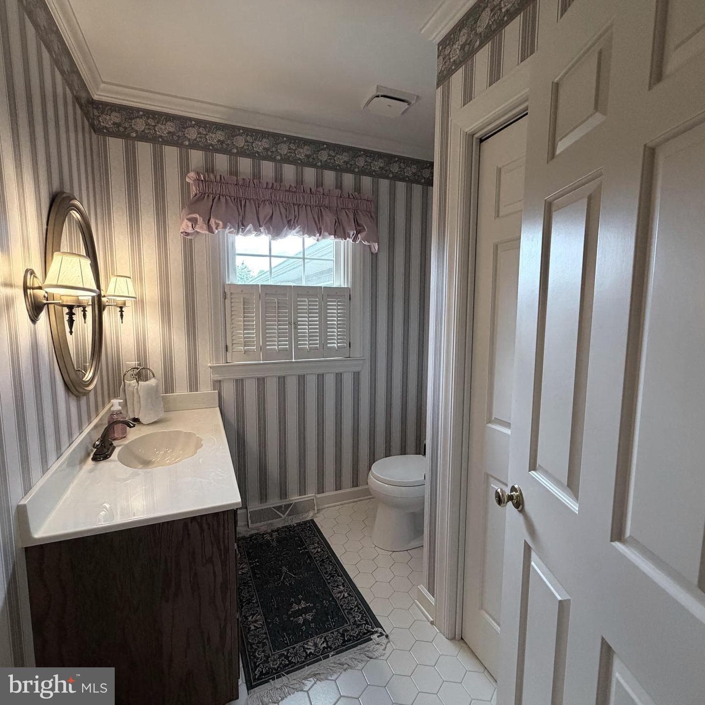 475 Larkspur Lane photo 17
