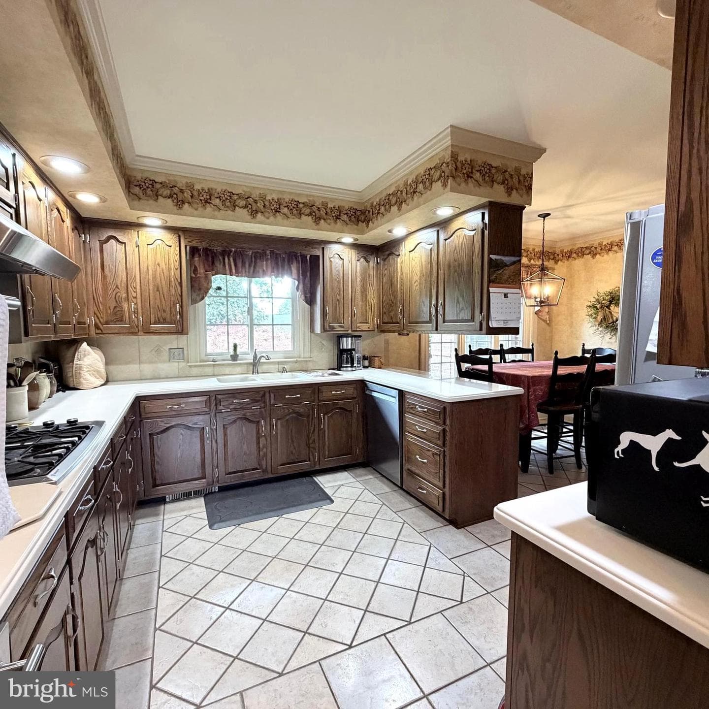 475 Larkspur Lane photo 25