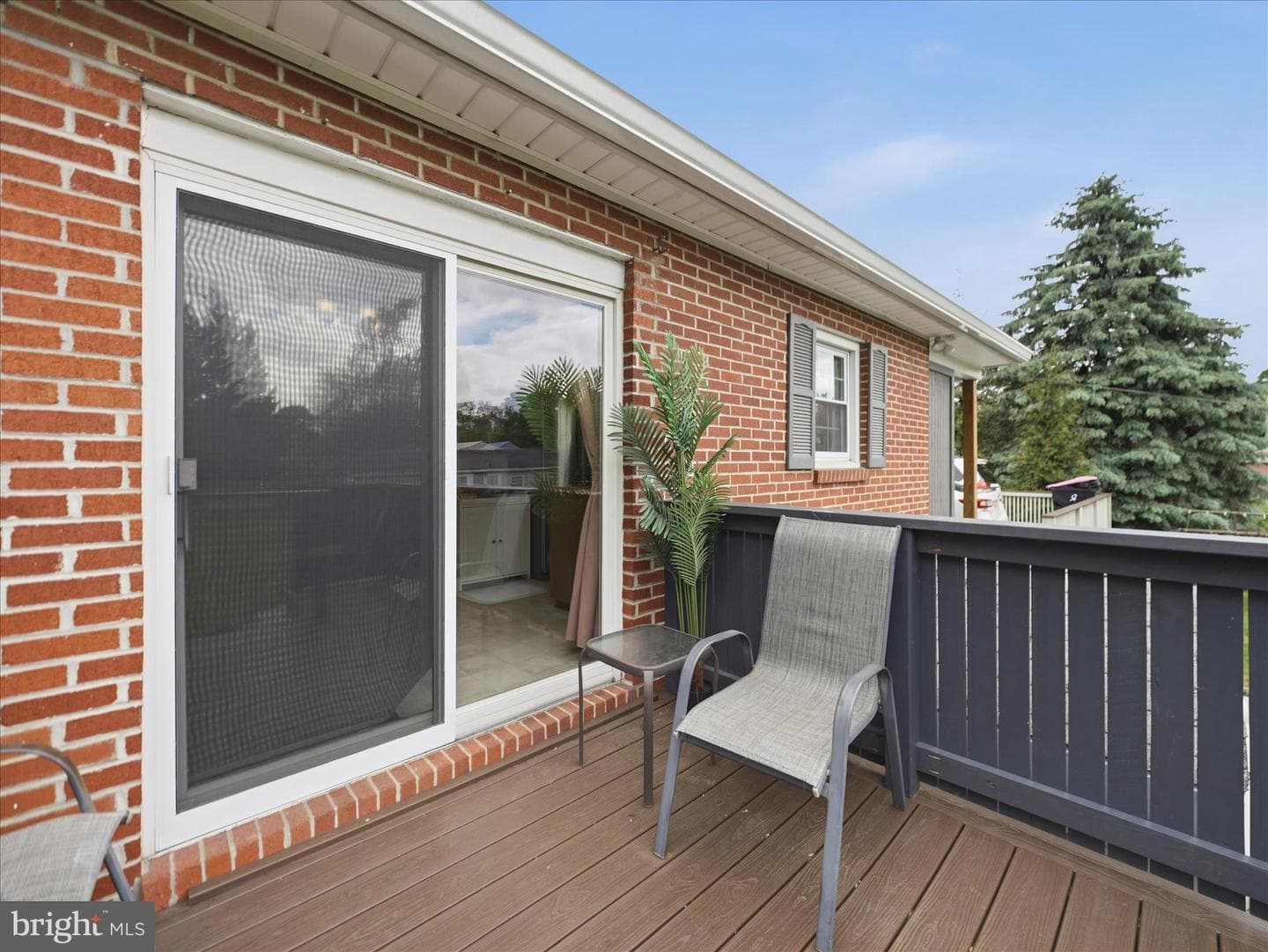 380 Hade Street photo 39