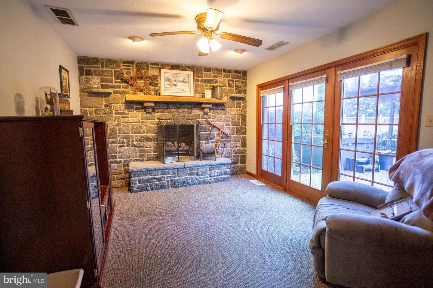 1015 Heritage Avenue photo 14