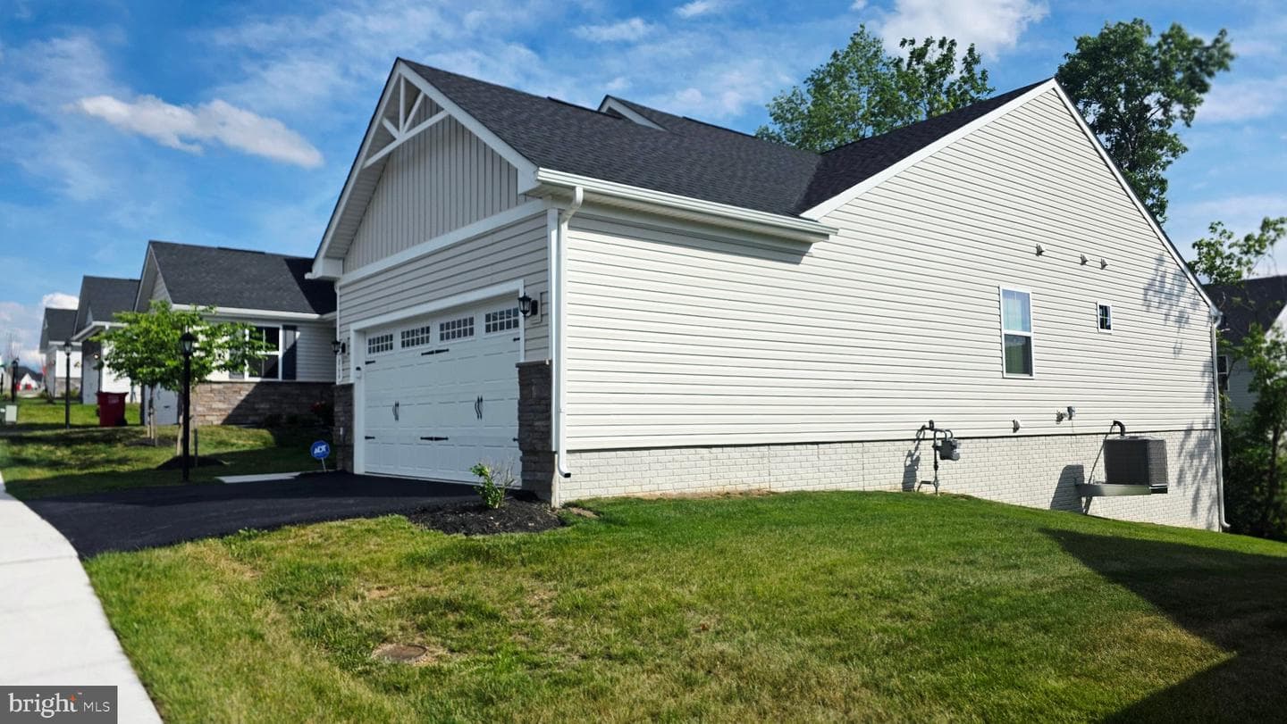 1864 Shannon Dr S photo 4