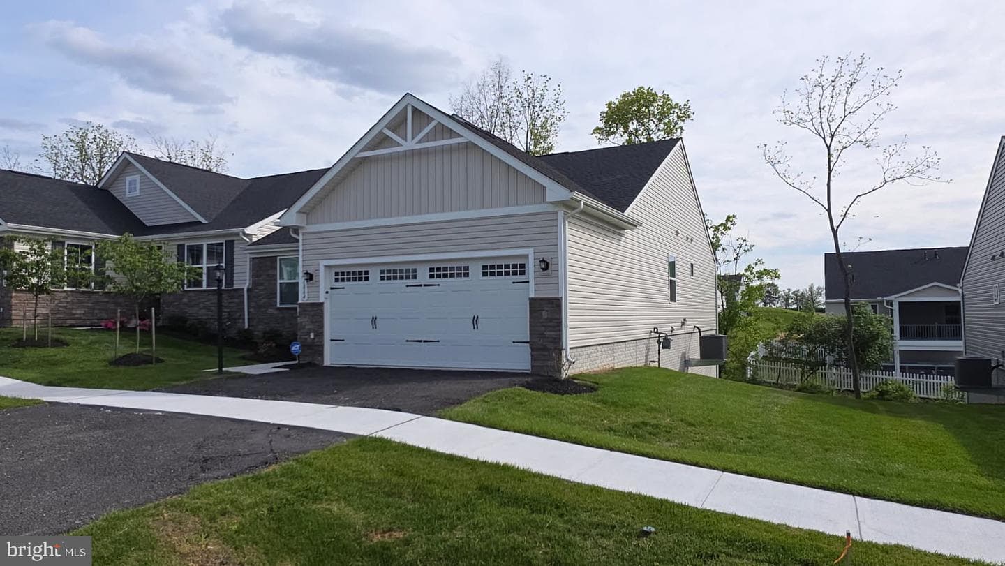 1864 Shannon Dr S photo 5