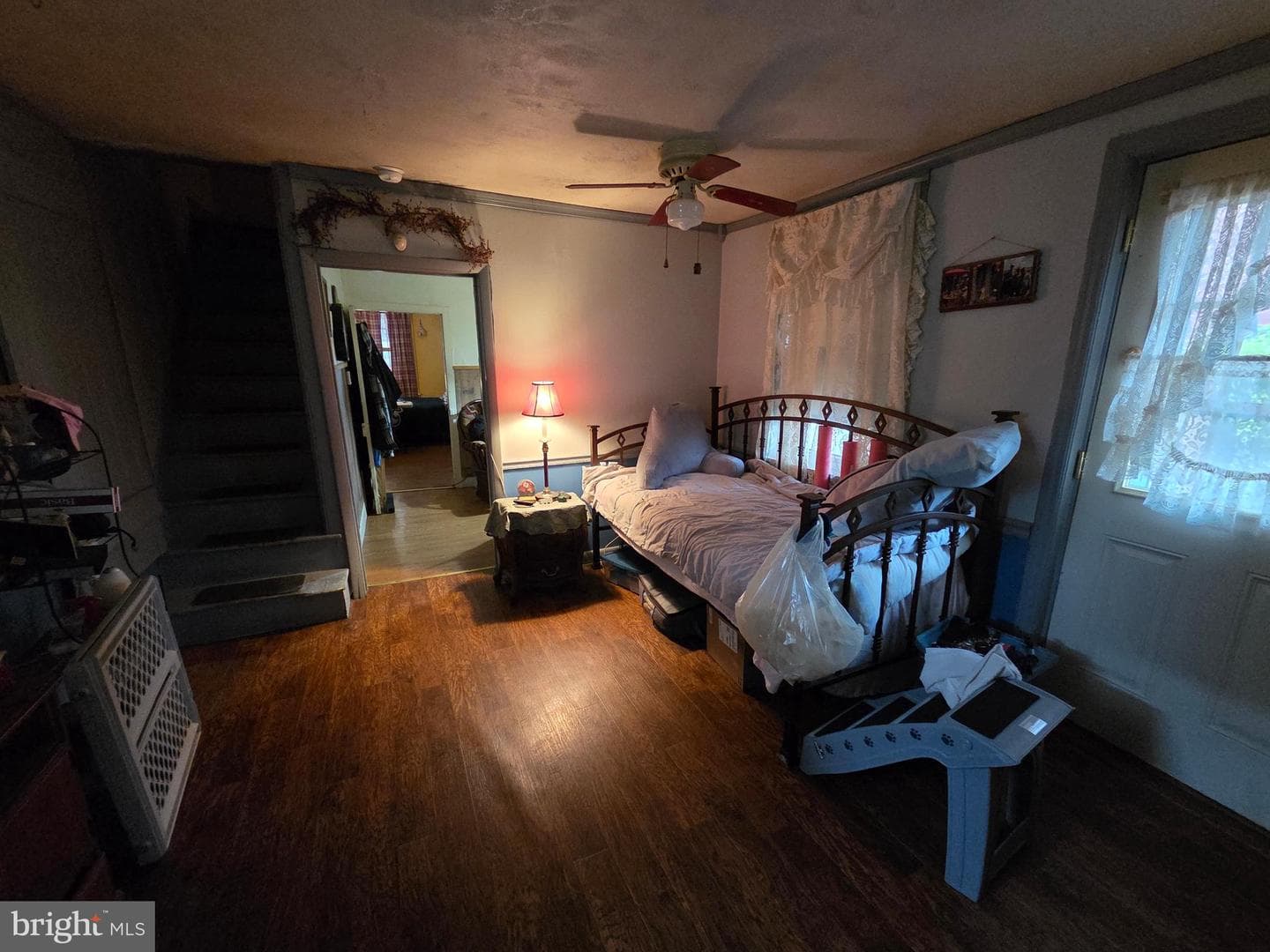 538 E E Queen Street photo 5
