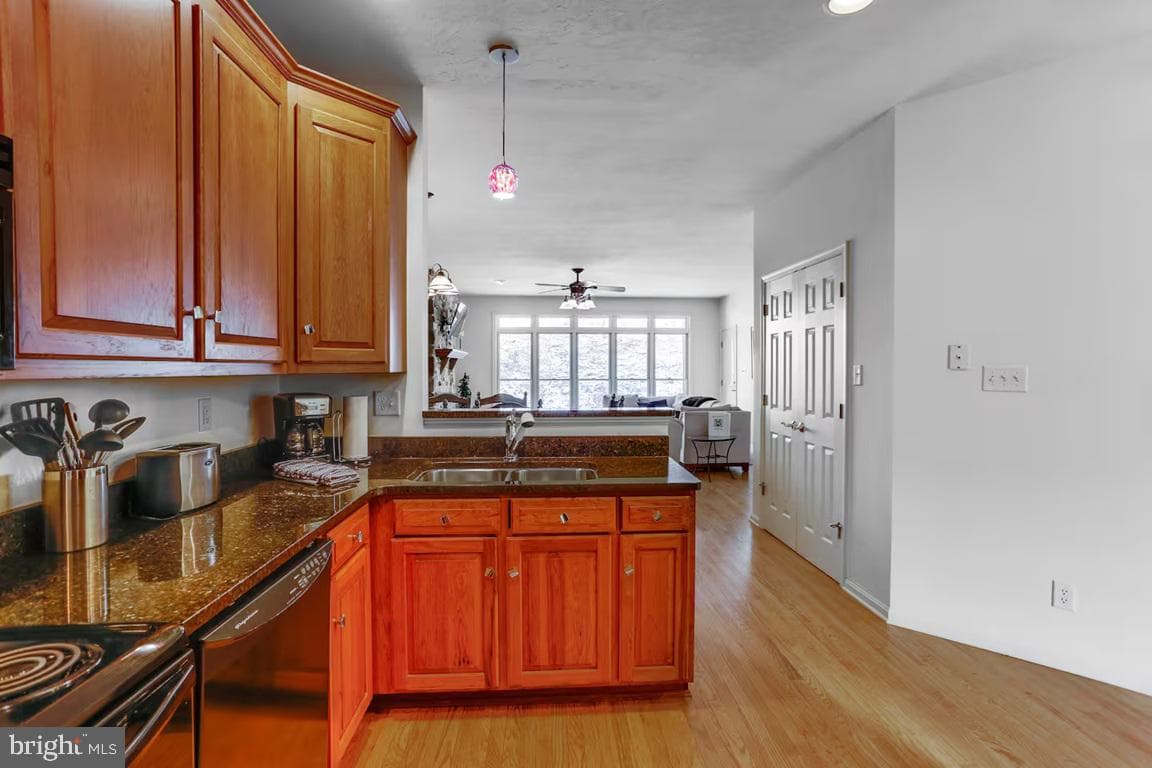 14101 Barberry Circle #402 photo 7