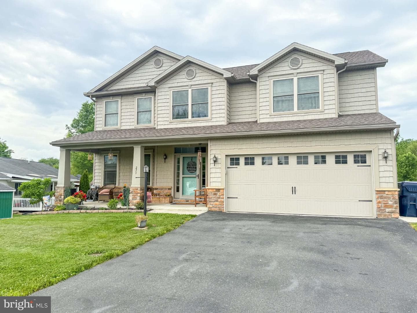 271 Leedy Way West photo 2