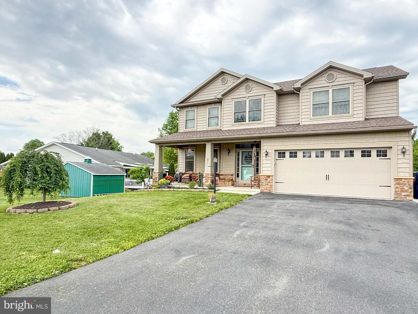 271 Leedy Way West photo 3