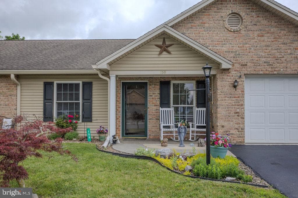 159 Ginkgo Court photo 3