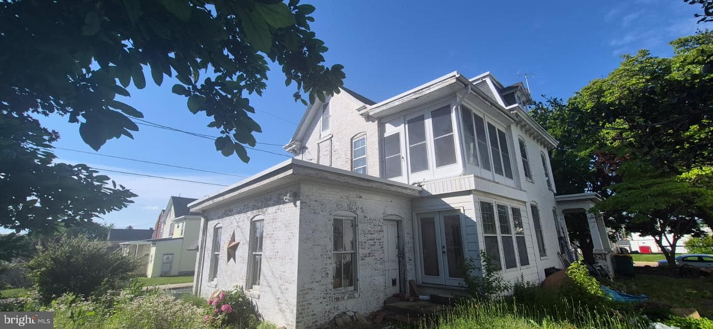 102 3rd Street E, Waynesboro