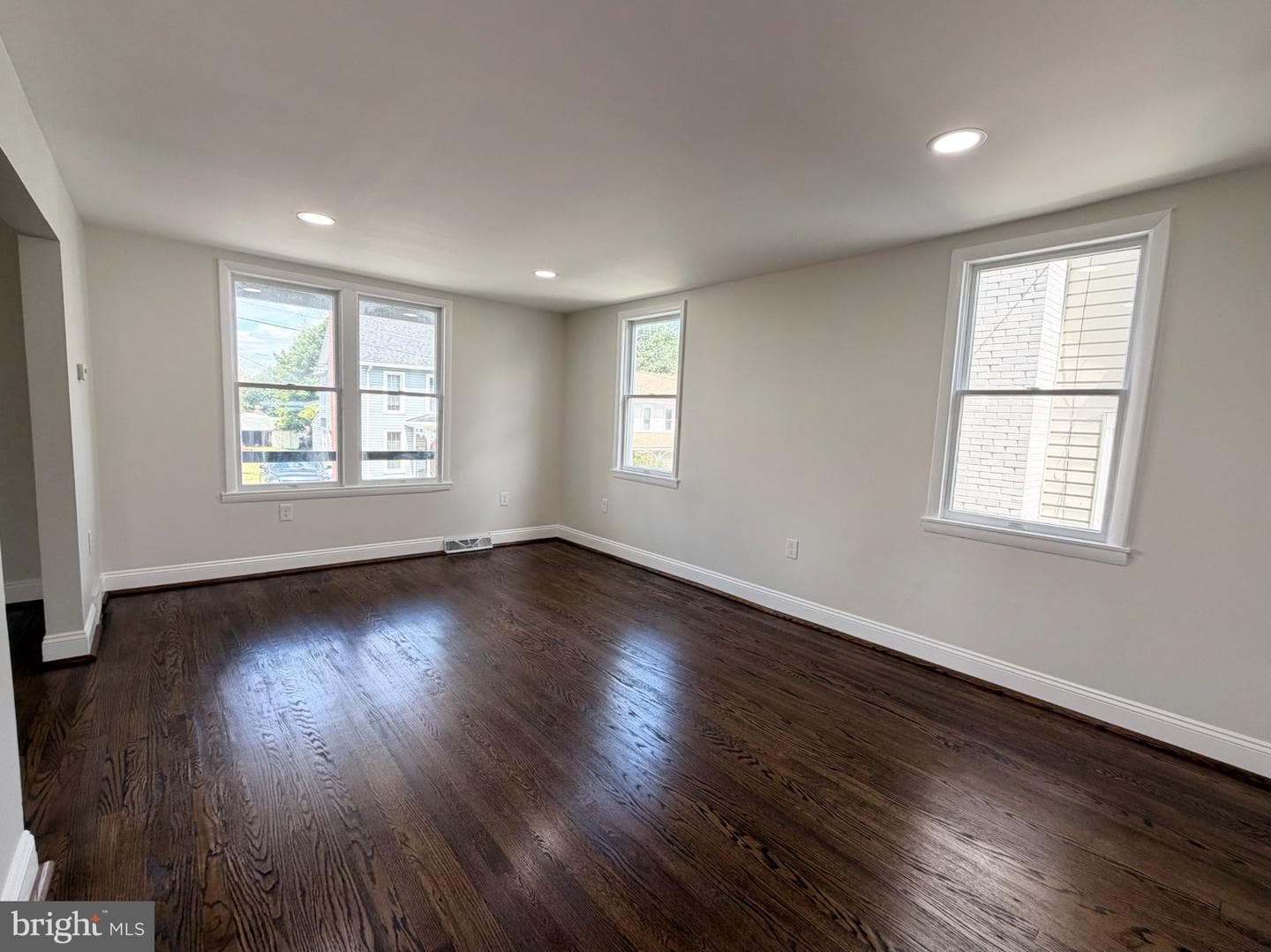 3900 Lincoln Street photo 4