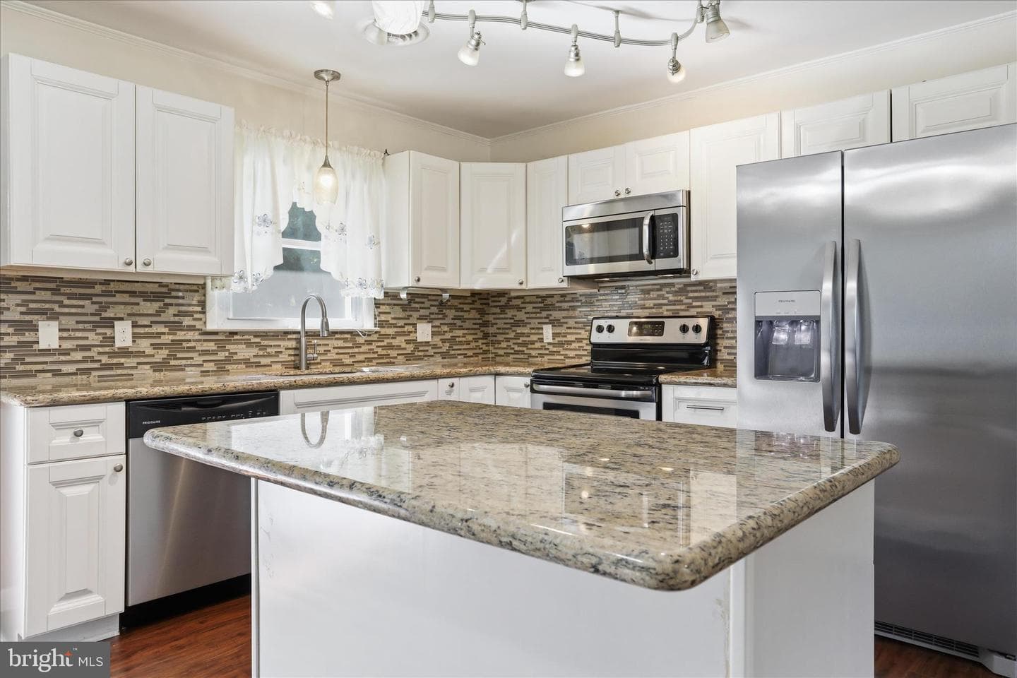 15716 Valley Avenue photo 10