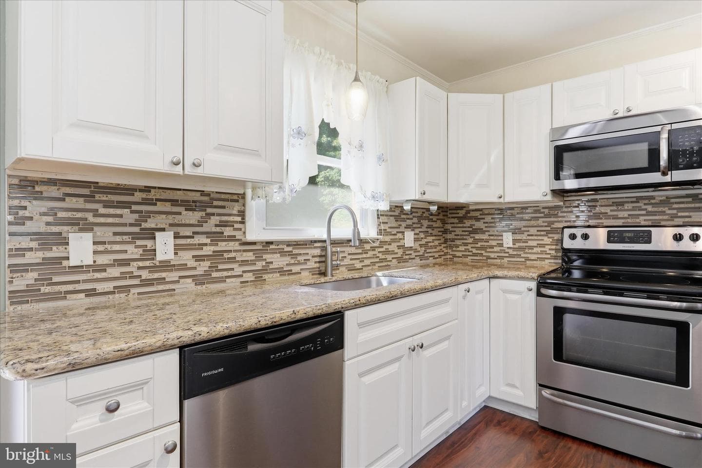 15716 Valley Avenue photo 11
