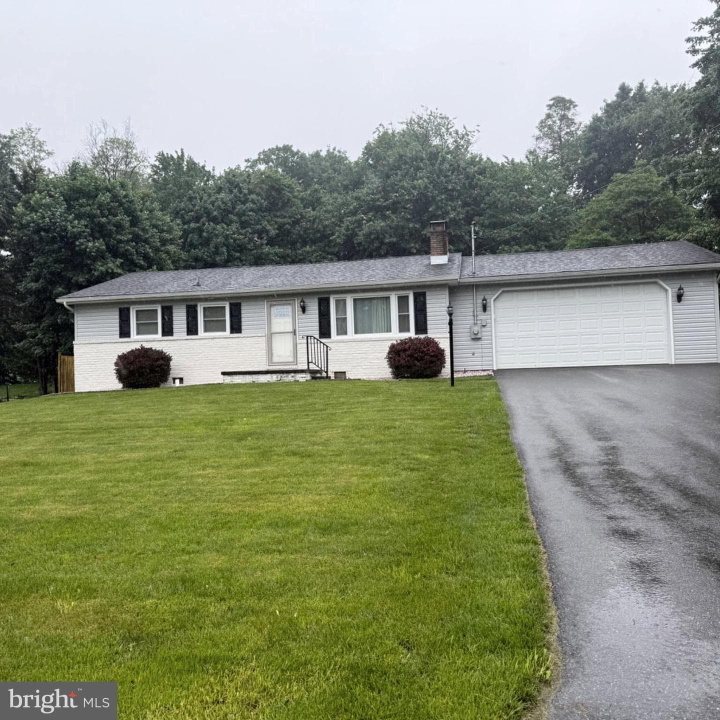 15716 Valley Avenue photo 2