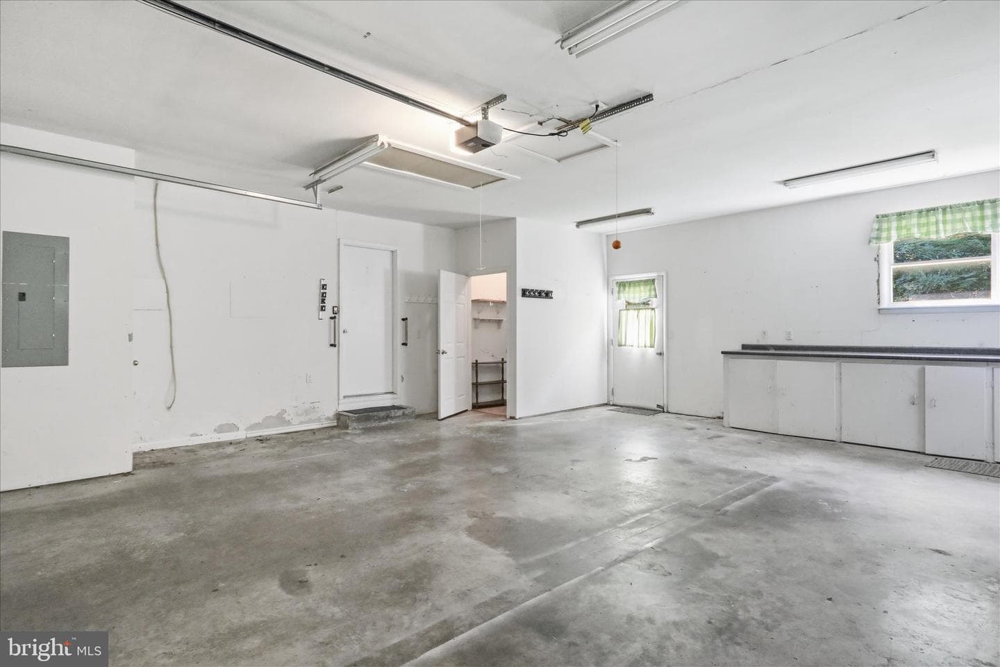15716 Valley Avenue photo 25
