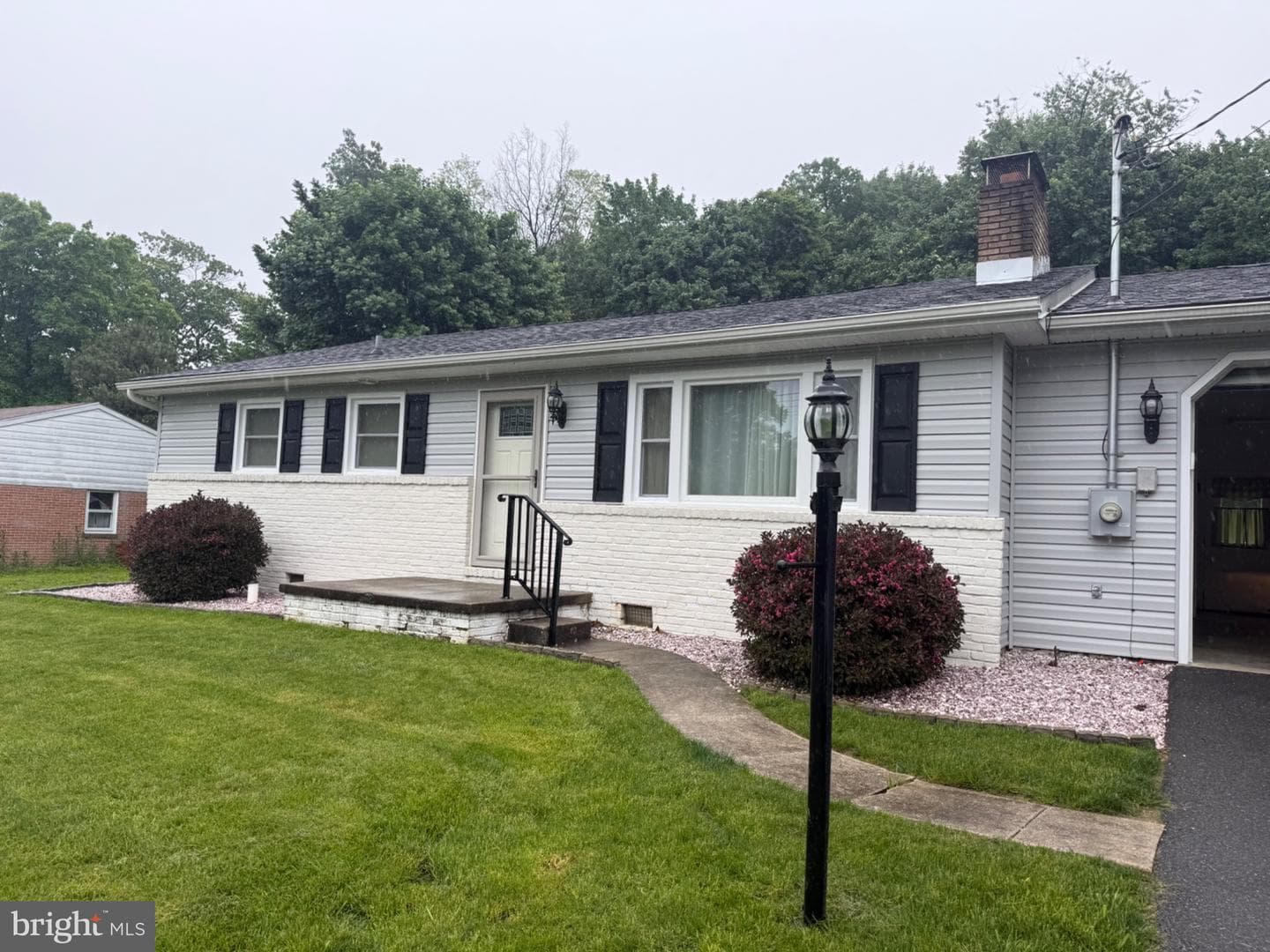 15716 Valley Avenue photo 3
