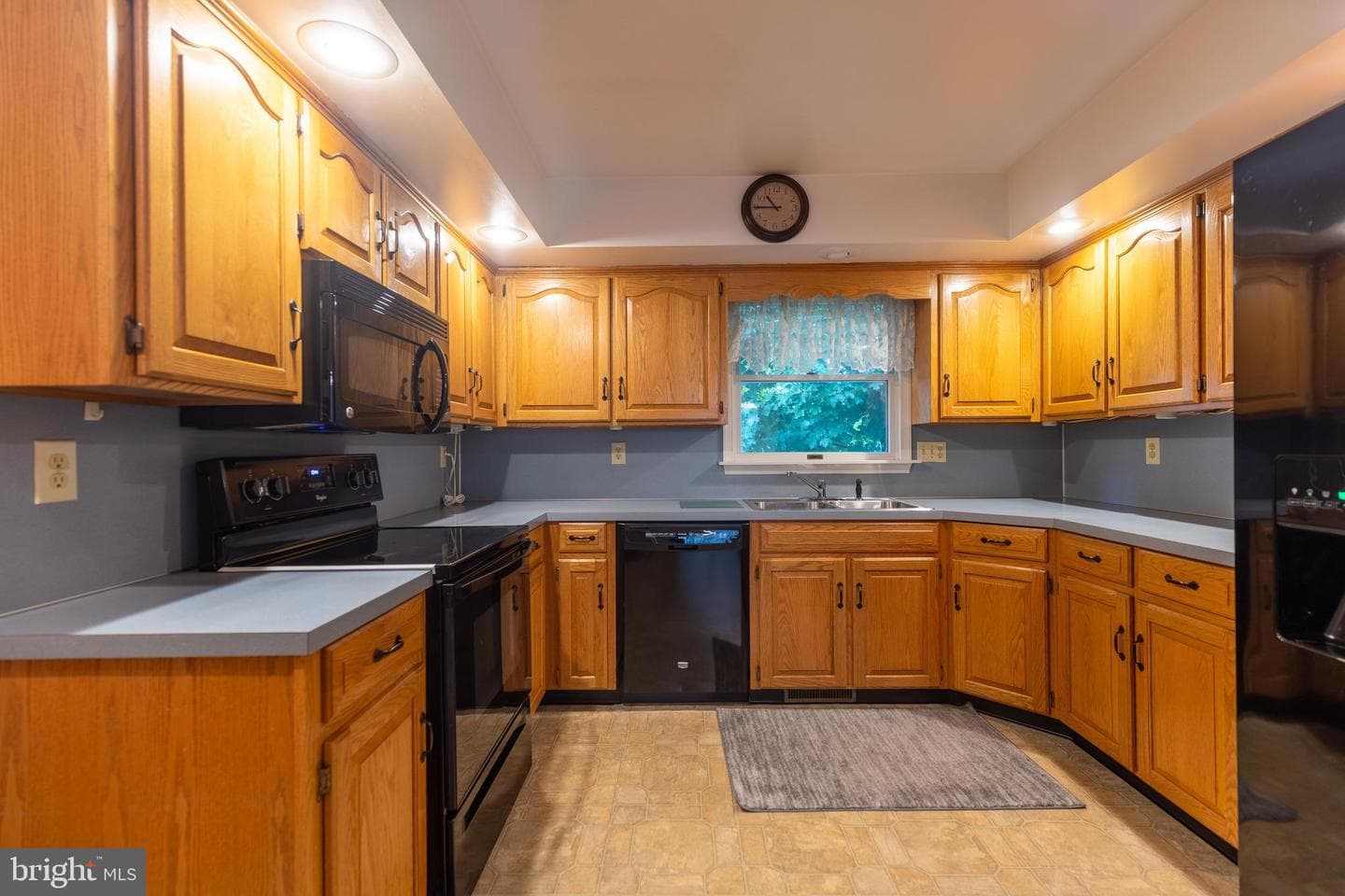 685 Greenfield Drive photo 30