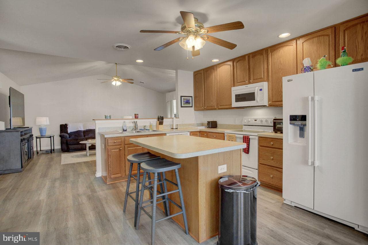 176 Lantern Ln photo 10