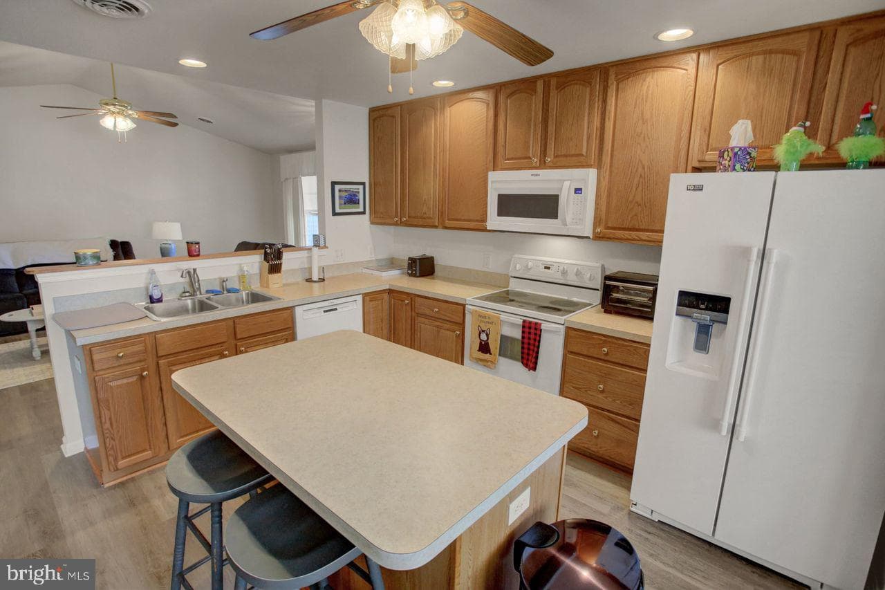 176 Lantern Ln photo 11