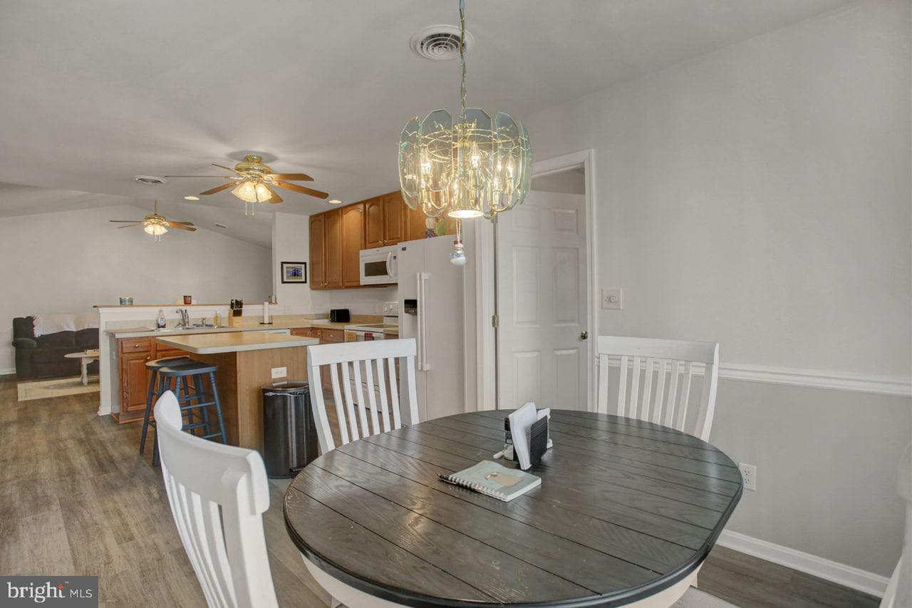 176 Lantern Ln photo 14