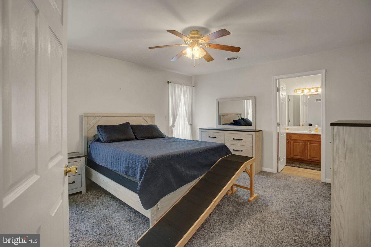 176 Lantern Ln photo 23