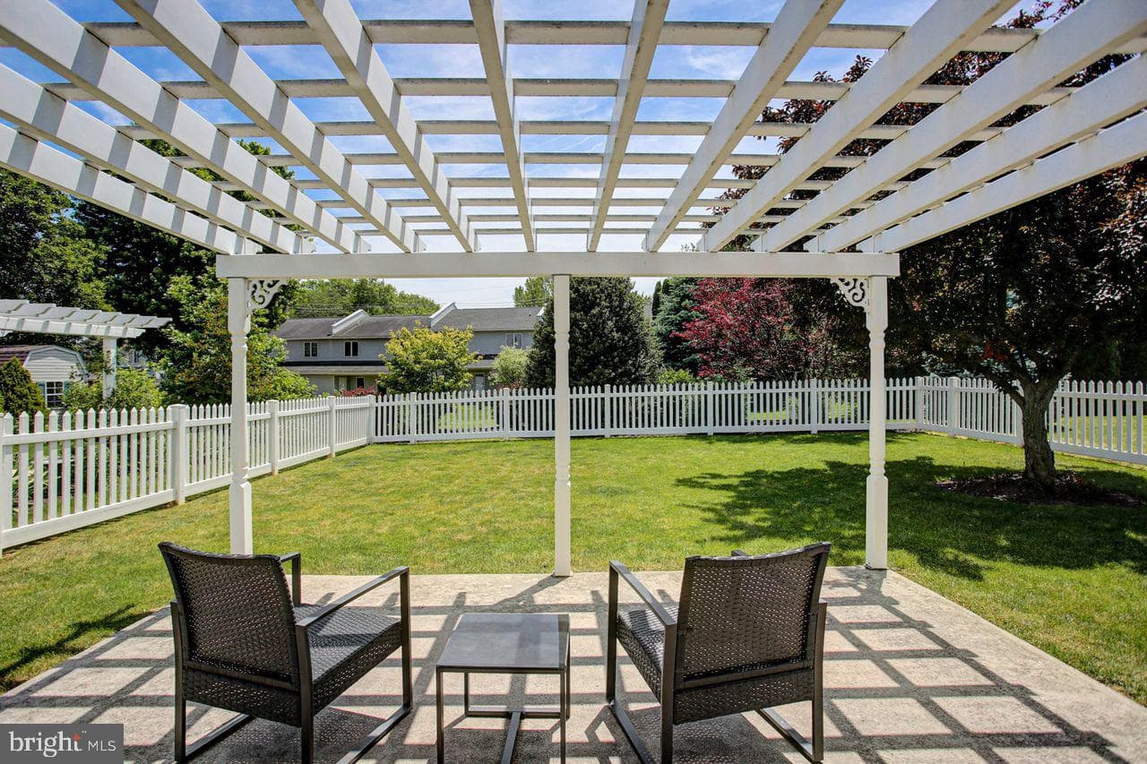 176 Lantern Ln photo 28