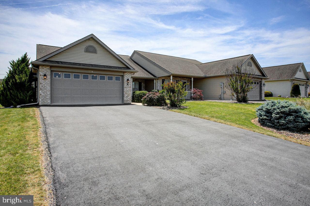 176 Lantern Ln photo 3