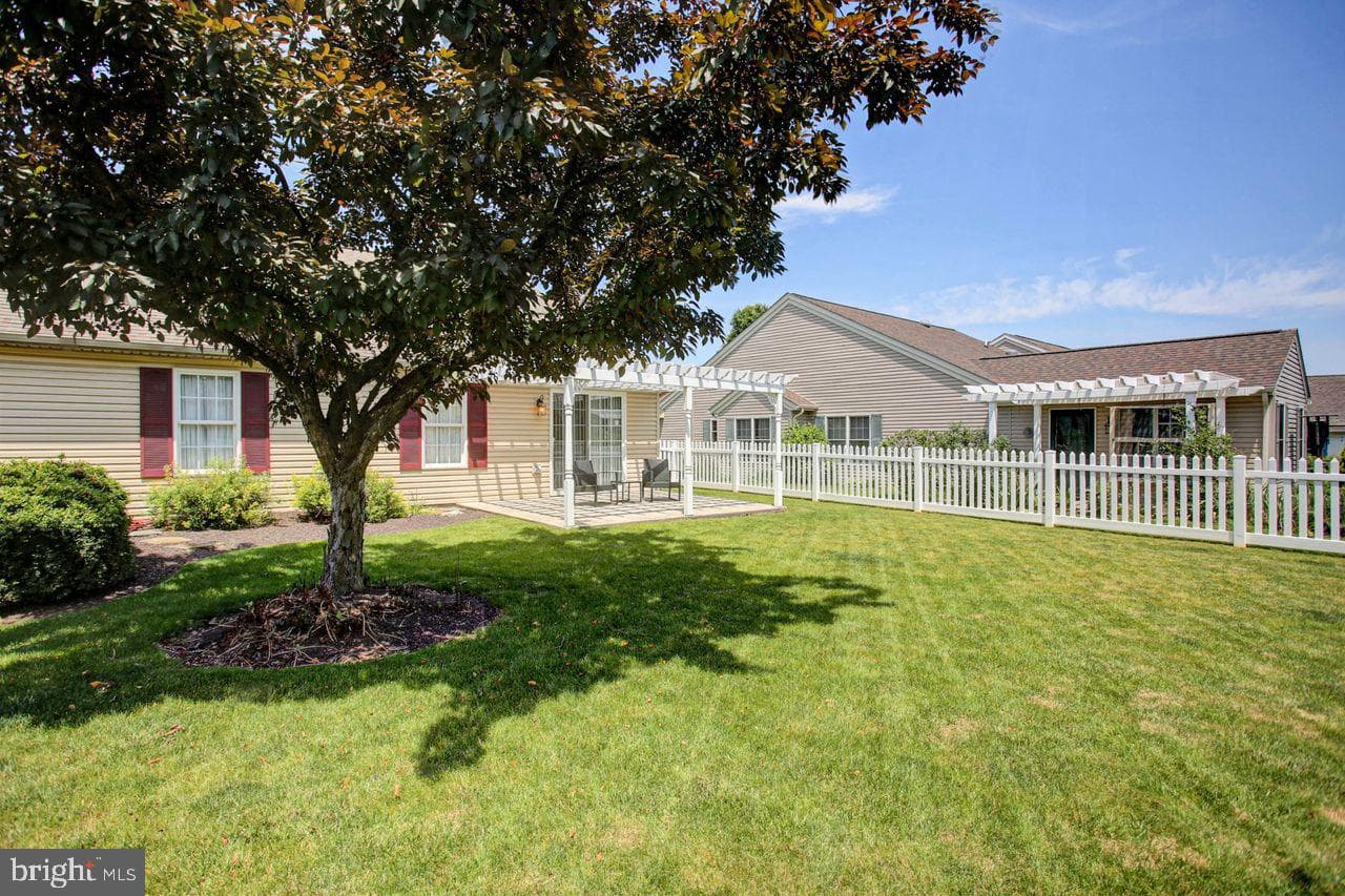 176 Lantern Ln photo 32