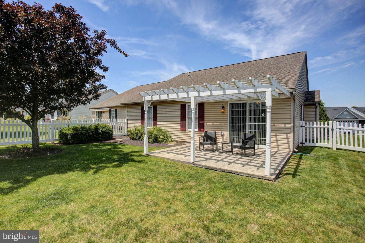 176 Lantern Ln photo 33