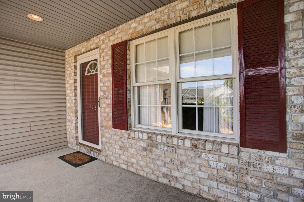 176 Lantern Ln photo 5