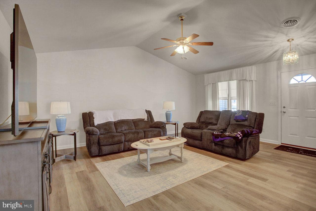 176 Lantern Ln photo 6