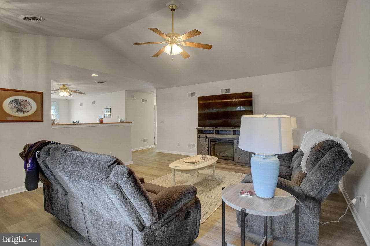 176 Lantern Ln photo 8
